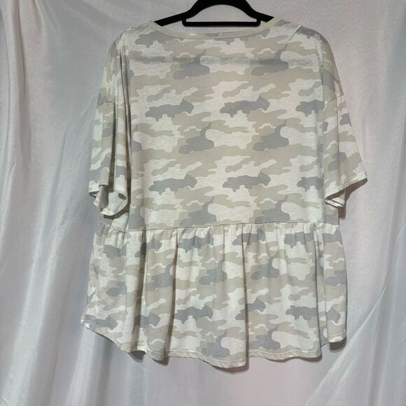 American Eagle Outfitters Camo Peplum Cropped Size L - Picture 2 of 4